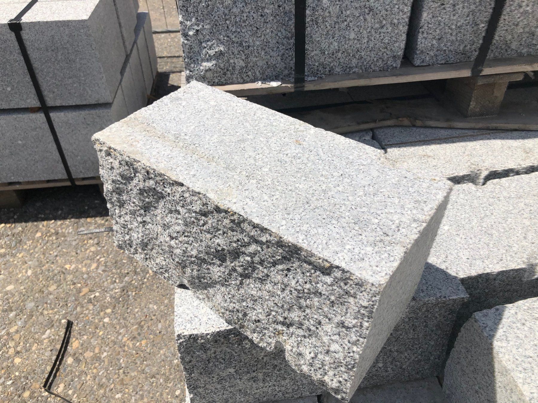 Pietre & tegole: Granit Mauersteine / Quadersteine – Nuovo (secondo la descrizione) da Aarau venduto da natursteinhandel