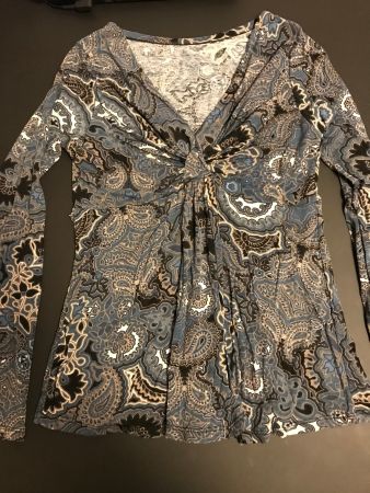 blauer, leichter Pullover mit orientalischem Muster