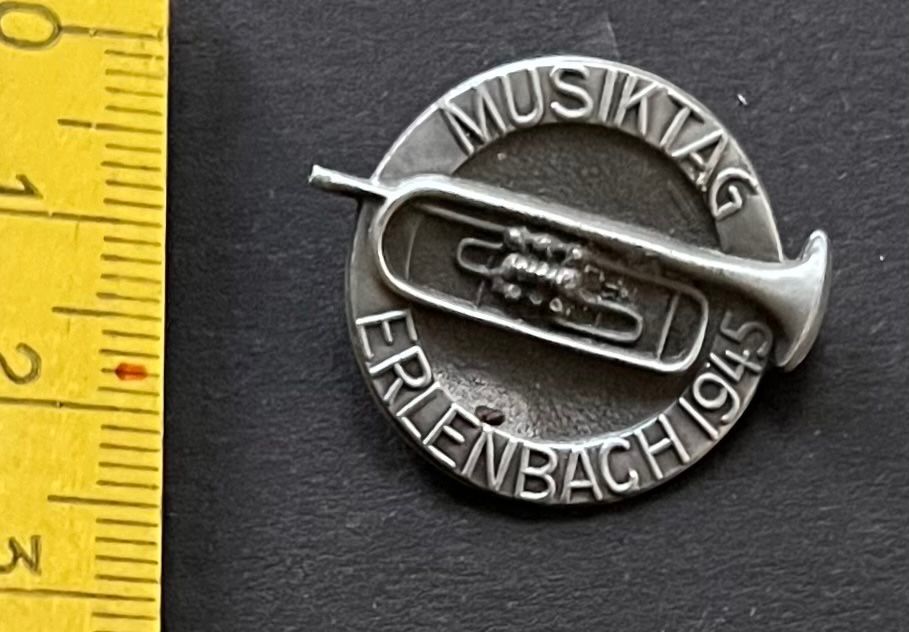 Swiss Placchette & Badge: Erlenbach Musiktag 1945, Abzeichen – Usato da Ostermundigen venduto da DaxKarten-75