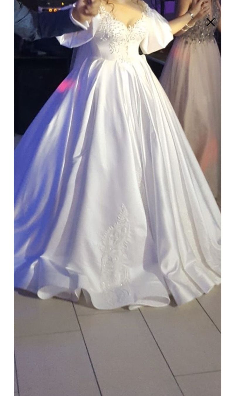 Kleider: Brautkleid  – Gebraucht aus Sachseln von Bienetattoo 1