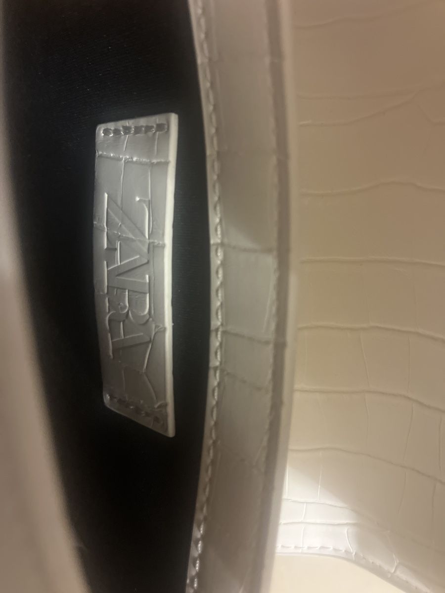 Zara Borse da donna: Weisse Zara Tasche mit Kroko-Optik, neuwertig! – Usato da Zürich venduto da Zhau.53 5