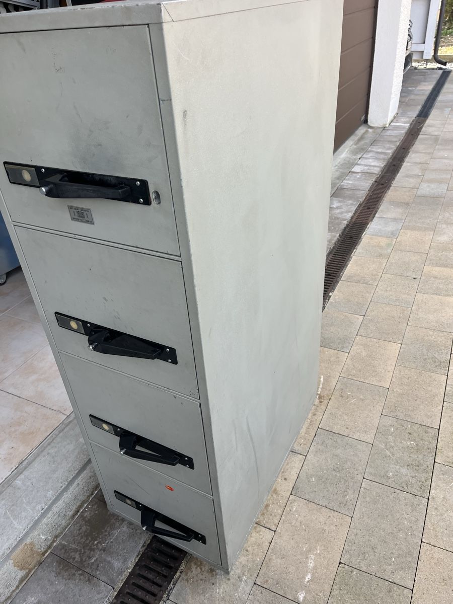 Schränke: Feuerfester Aktenschrank  – Gebraucht aus Neerach von fuz_8d7l 5