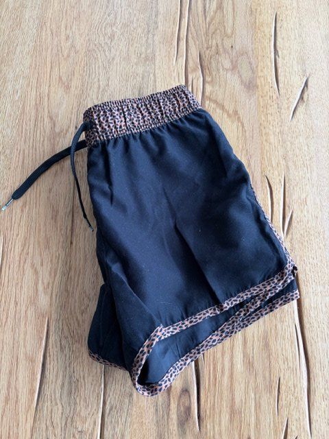 Protest Pantalons: Schöne Protest Mädchen Shorts Grösse 176 – D'occasion à Hohenrain par Kiendan 2