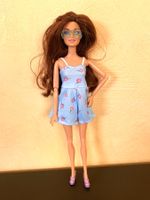 BARBIE-TRÄGER-OVERALL MIT SCHUHEN + BRILLE  *NEU*