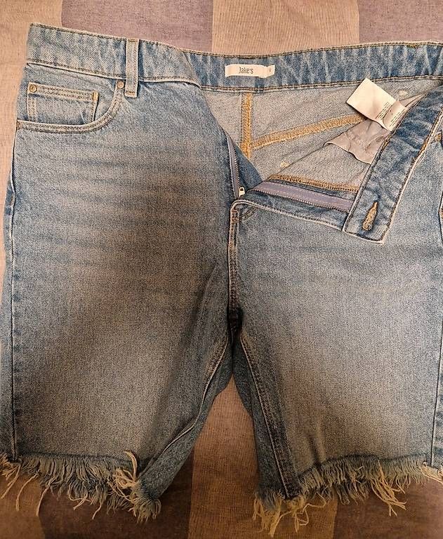 Jeans: Jeans Shorts Kakes 40Gr – Usato da Luzern venduto da maji87