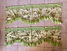 2 Gardinen mit Blumenmuster und Rüschen grün 141cm x 46cm
