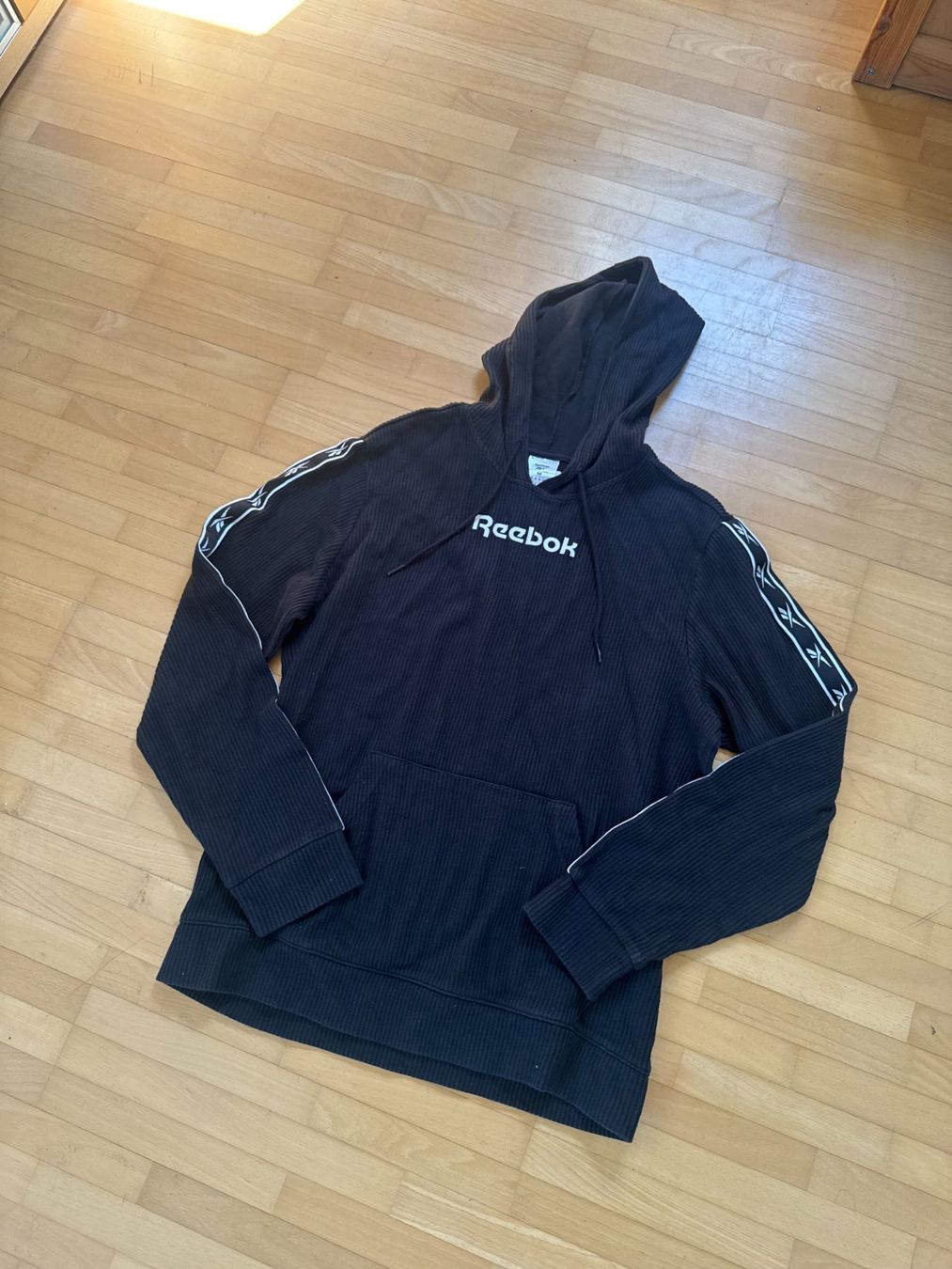 Reebok Maglioni & Felpe: Schwarzer Reebok Hoodie, Grösse M – Usato da Riedikon venduto da rob_7dj6