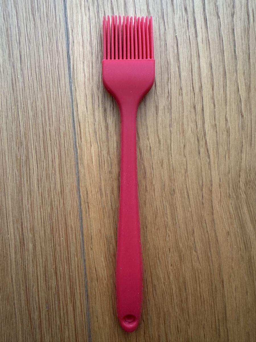 Küchengeräte: Red Silicone Pastry & BBQ Brush Baking Tool New – Gebraucht aus Gattikon von Sarahs_Schatzkammer