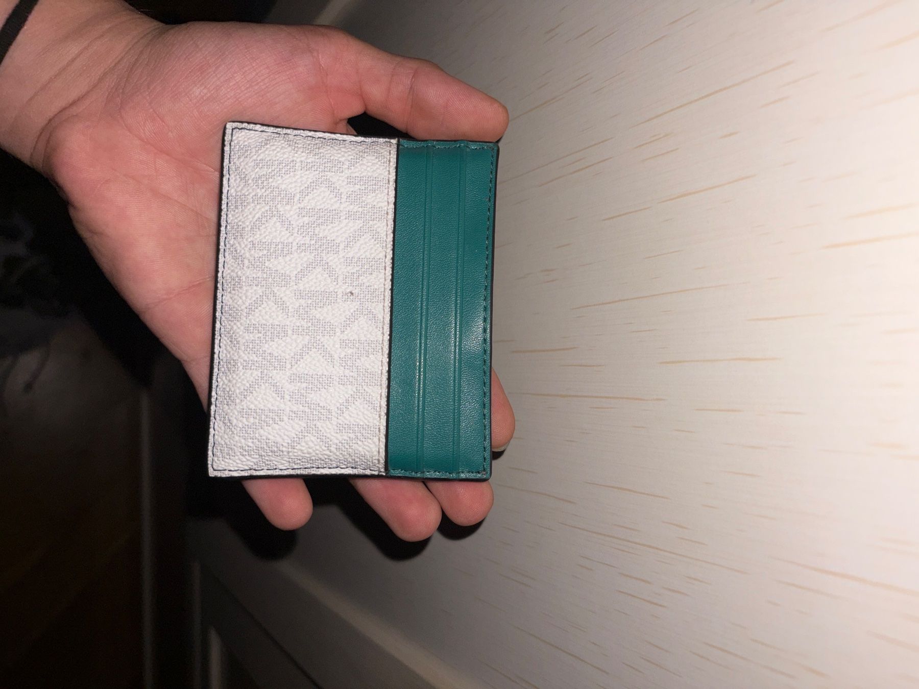 Portafogli: Portafoglio Michael Kors Verde Acqua e Bianco – Usato da Lugano venduto da Albino0096 2