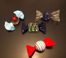 Hübsche, bunte Glas-Bonbons 4 Stk., neu + unbenützt