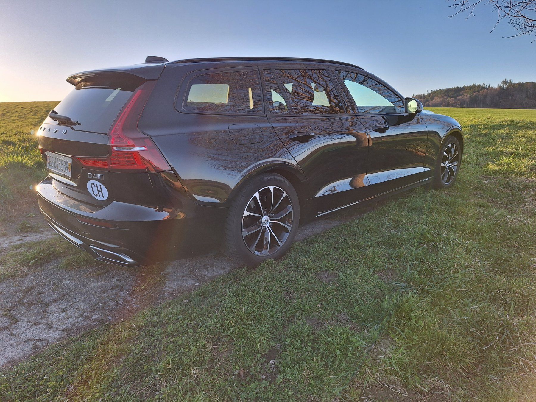 Volvo Automobili: Volvo V60 2.0 D4 R-Design AWD – Usato da Bern venduto da HSBZaeune
