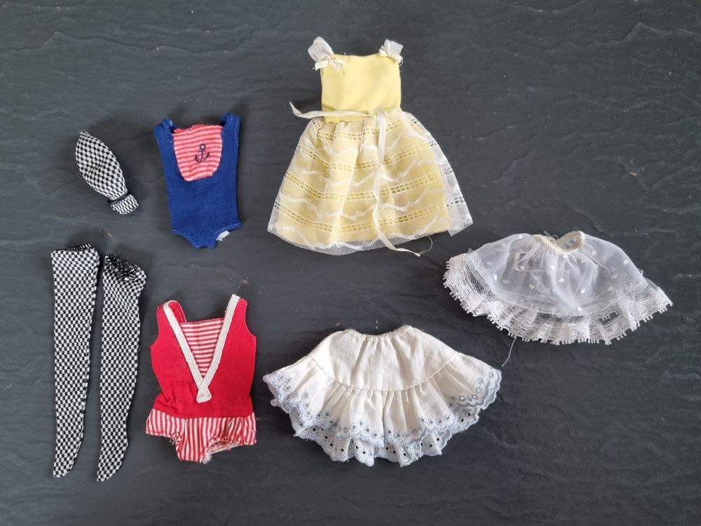 Lot De Vêtements Barbie Et Skipper – Collection Hollywood Hair – État Correct