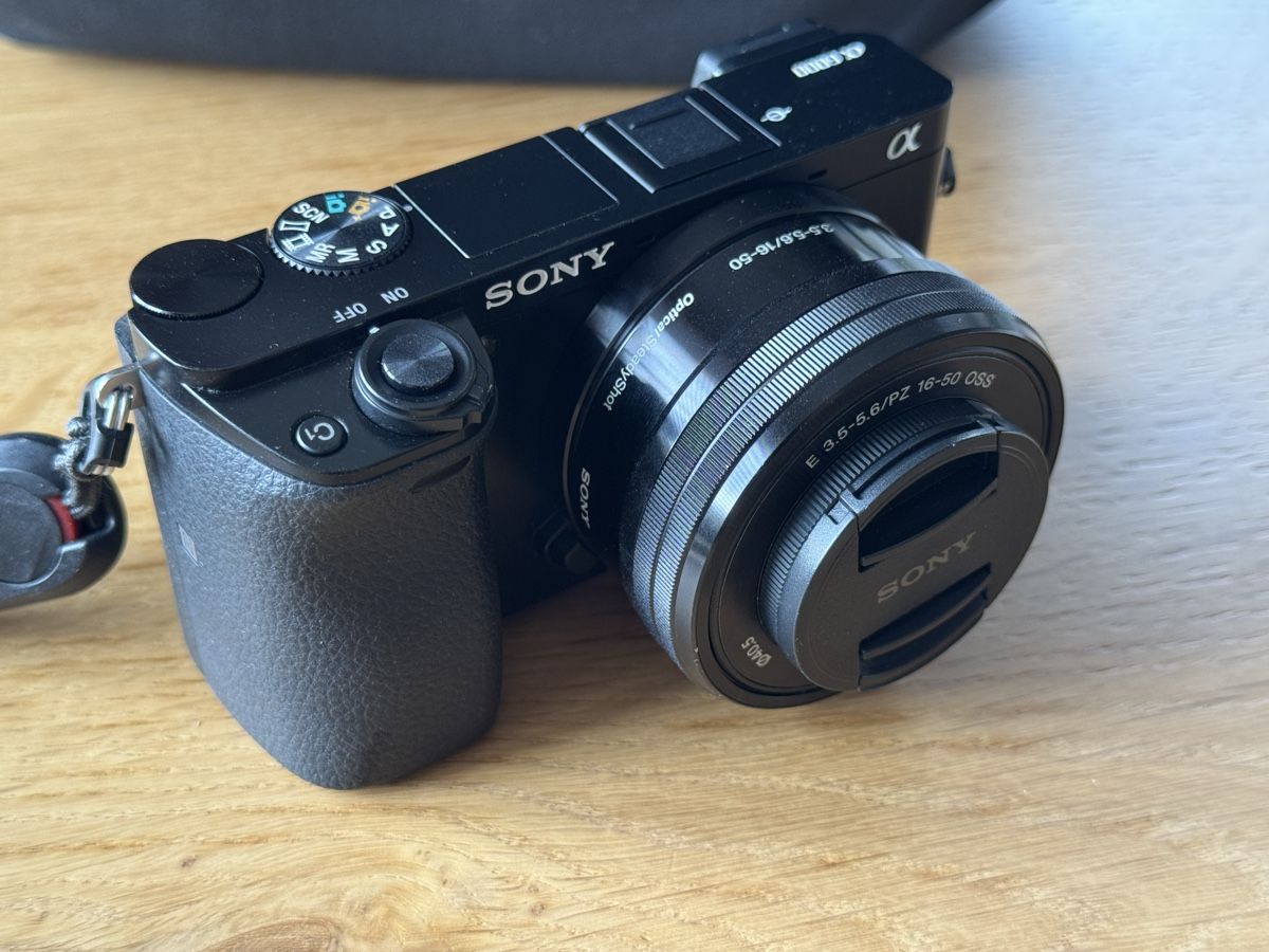 Sony Kamera: Sony A6000 mit Peakdesign Handschlaufe, Tasche u Hoya Filter – Gebraucht aus Oberlunkhofen von ste_vtj5 2