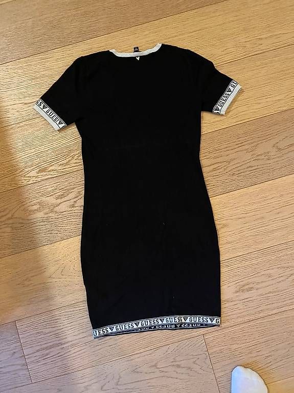 Vestiti: Robe Guess noir – Usato da Champagne venduto da Marie2108 1