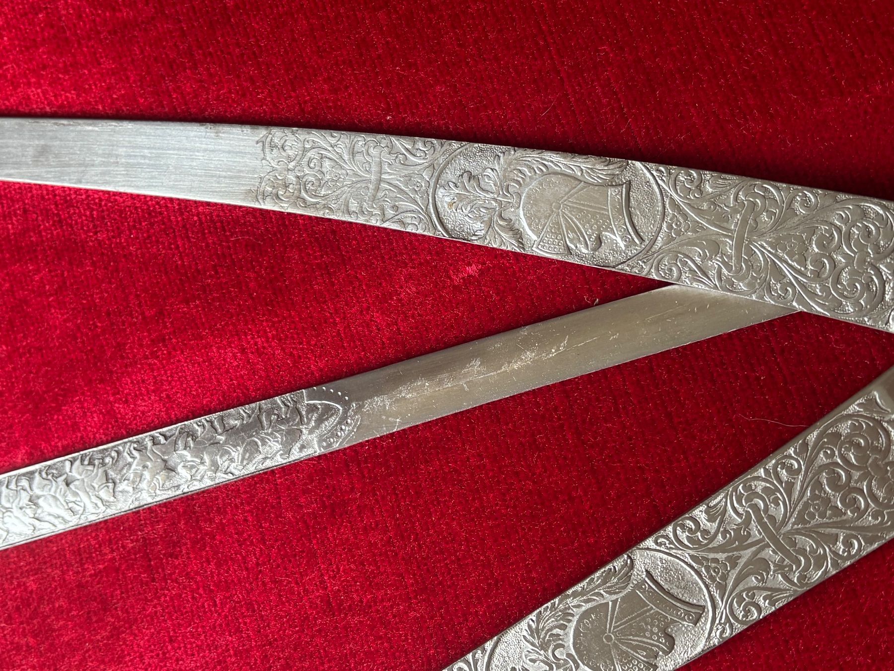 Altre raccolte & rarità: Trois épées décoratives  stile médiéval/Renaissance – Usato da Peseux venduto da Chimon59 4