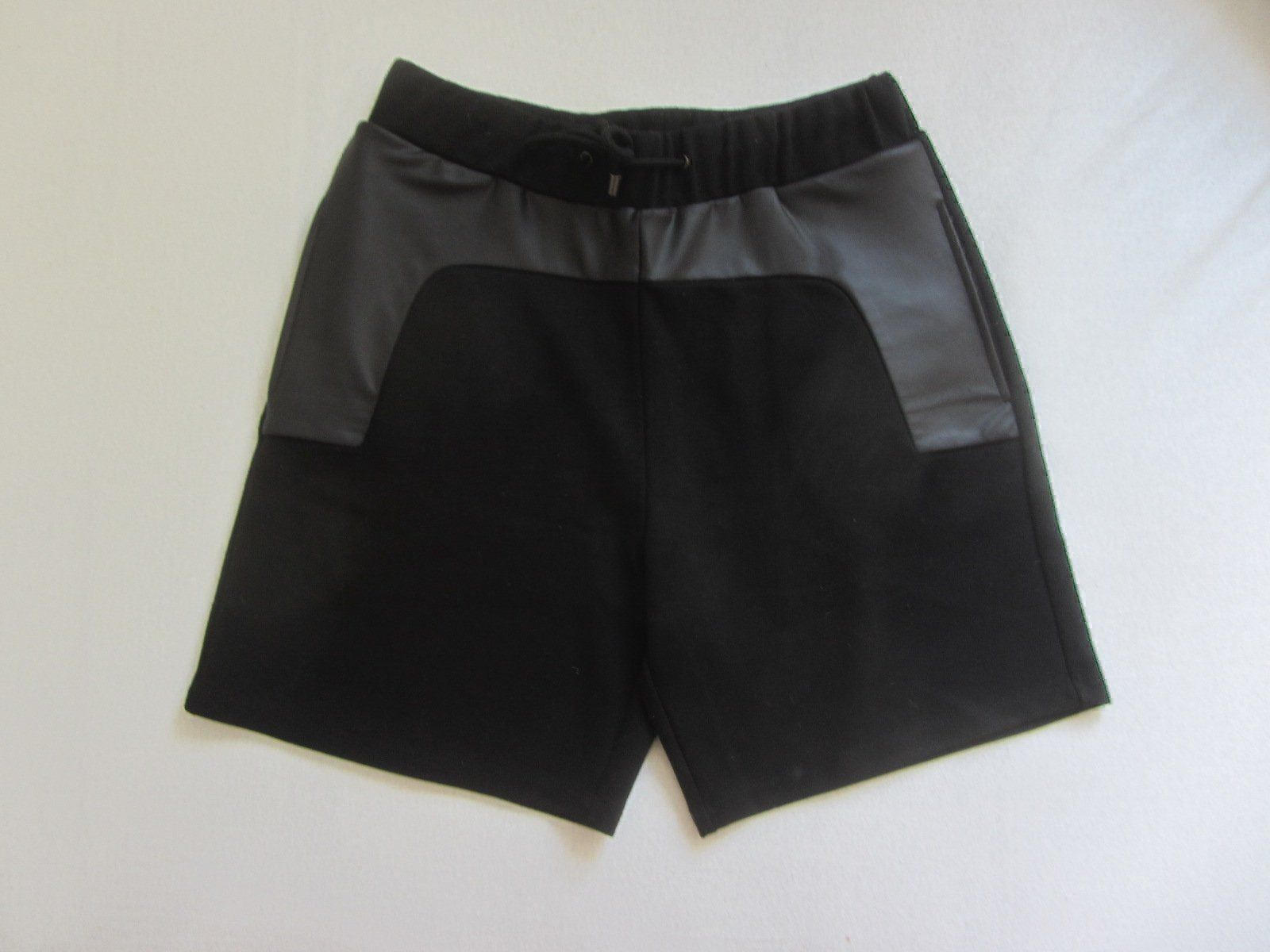 Hosen: D.GNAK - Designer Stoff Shorts schwarz S – Gebraucht aus Zürich von Diazaio