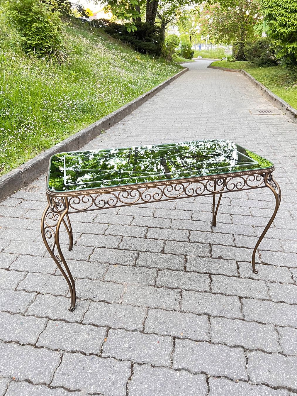 Tische: Table basse vintage, fer forgé et plateau miroir – Gebraucht aus Bernex von 2ziemement