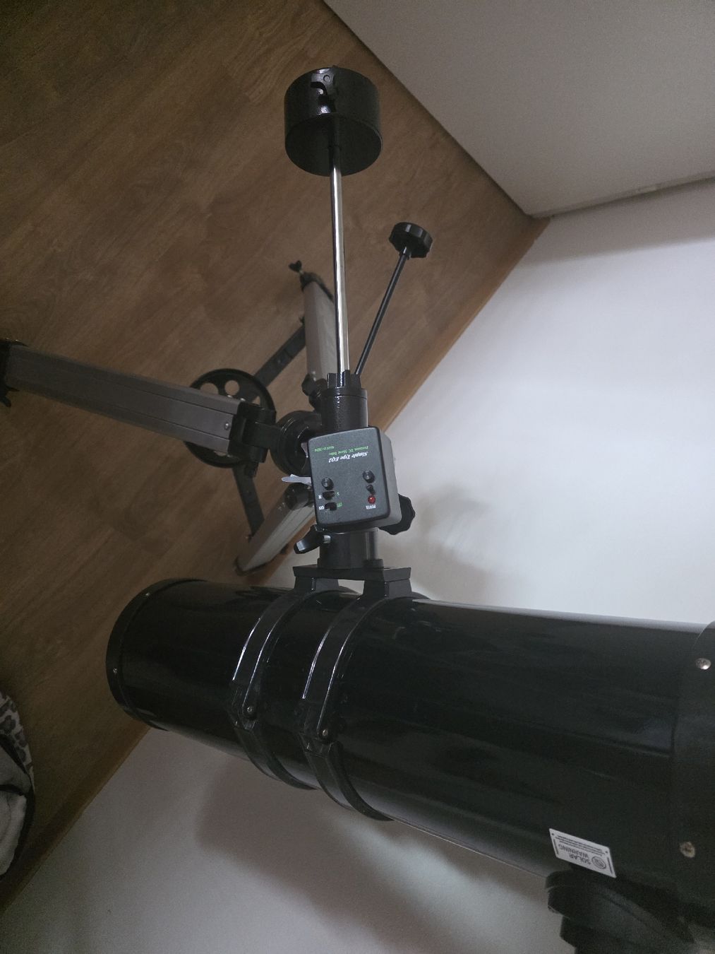 Omegon Telescopi: Omegon Basic 150 EQ Newton Teleskop inkl. Motor & Stativ – Usato da Dietikon venduto da dou_7s72 1