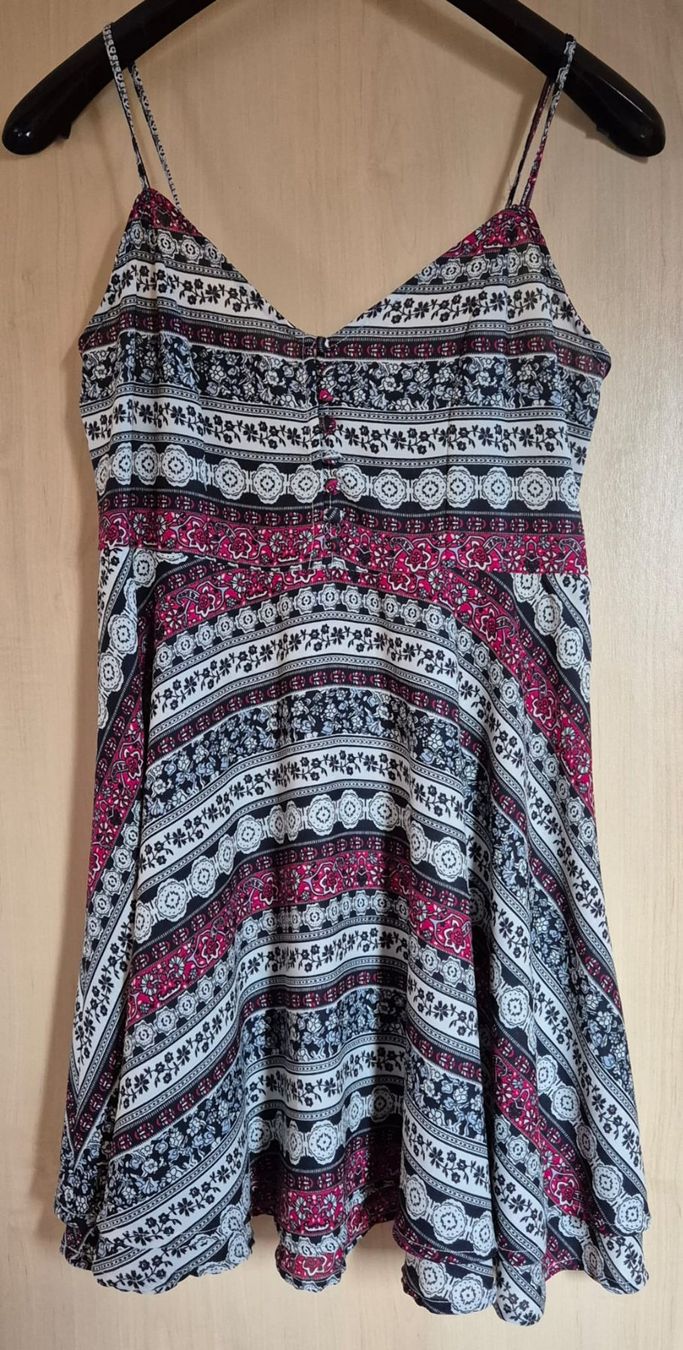 Yes Or No Vestiti: Kurzes Sommerkleid – Usato da Schwanden i. E. venduto da romikh