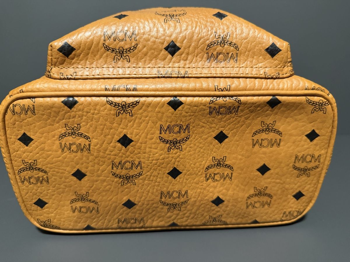 Mcm Zaini: MCM Stark Rucksack in Cognac mit Nieten – Nuovo (secondo la descrizione) da Zollikofen venduto da Danijela1983 7
