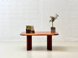 Couchtisch mit weichen Rundungen aus Kirschbaumholz, 70er
