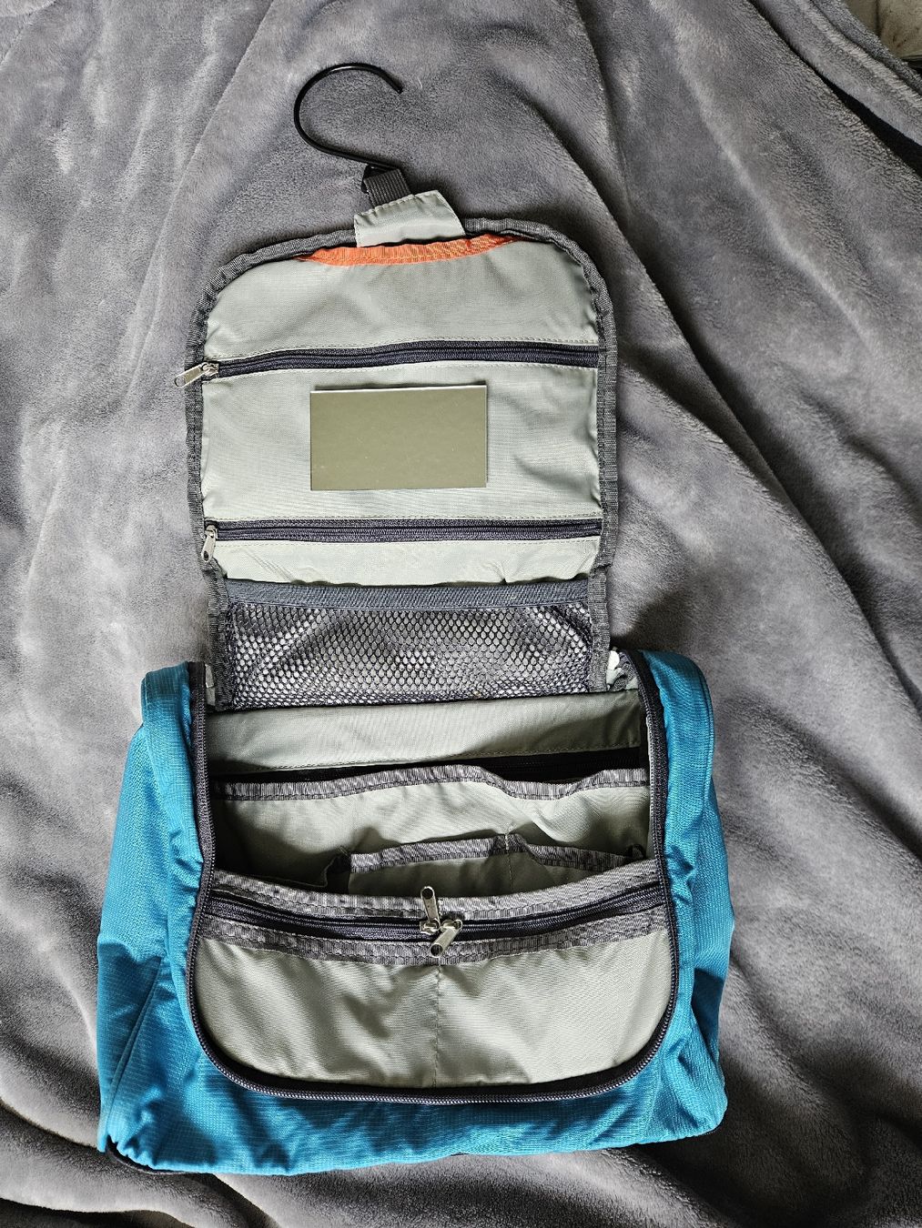 Meru Kosmetikkoffer: Meru Kulturbeutel/Necessaire – Gebraucht aus Bern von Snowflake38 2