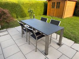 Granit Gartentisch mit Chromstahlgestell und Gartenstühle