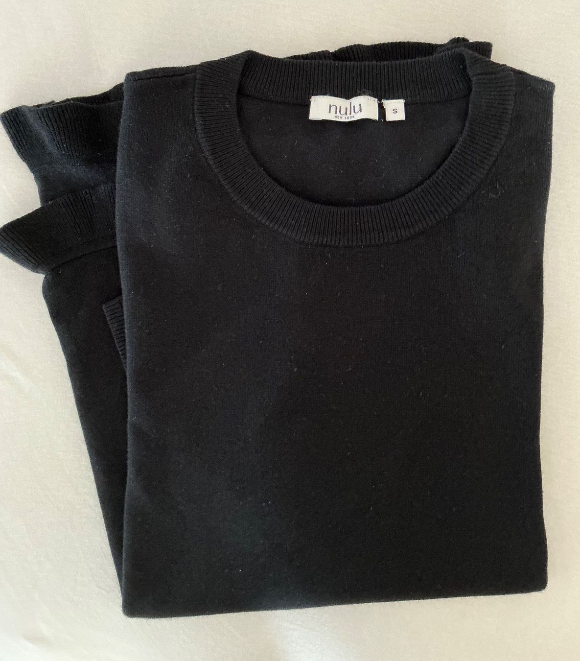 Maglioni & Felpe: Schwarzer Nulu Kurzarm Pullover in Gr. S – Usato da Cormondrèche venduto da fra_gn5t