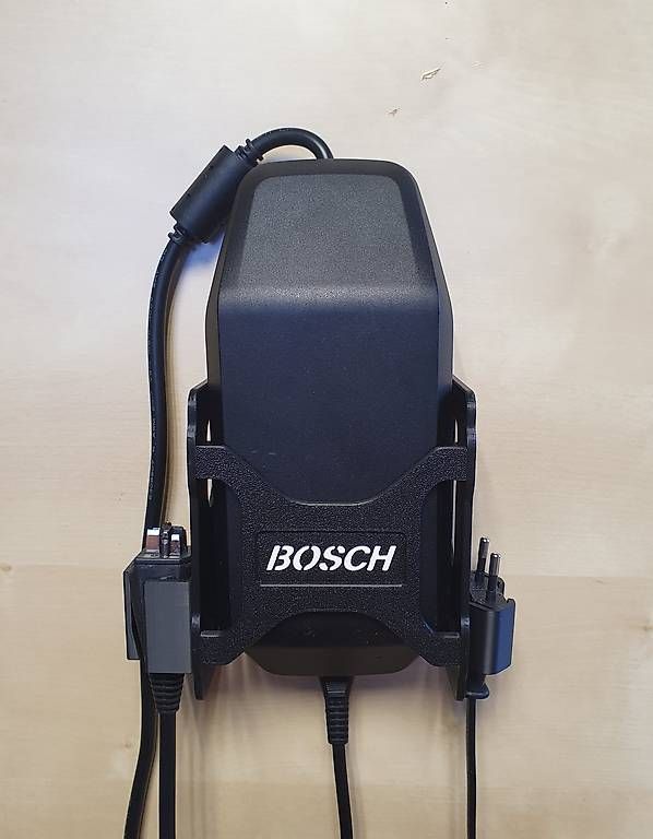 Bosch Ladegeräte: Wandhalter zu Ladegerät von Bosch – Neu (gemäss Beschreibung) aus Escholzmatt von Mpowerone