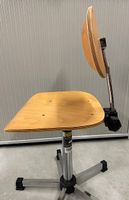 NEUER Werkstattsstuhl aus Holz mit Fussring Metall