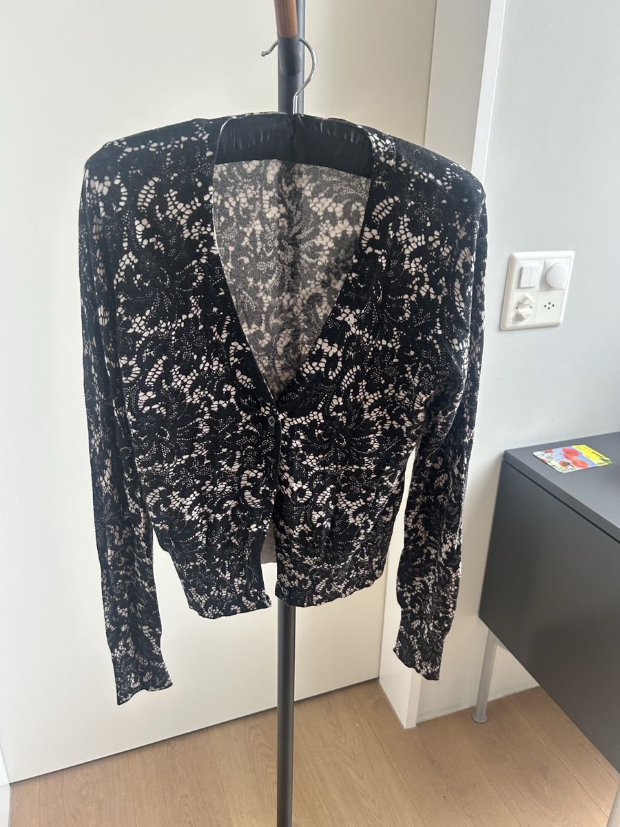 H&M Giacche: Strickjacke von H&M – Usato da Arbon venduto da Bulgari2011