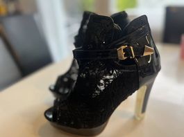 Highheels Stickerei goldene schnallen