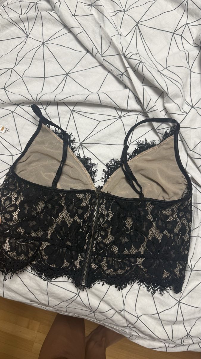 Top: Lace Top AMISU black size L  – Usato da Ueberstorf venduto da man_p2fy 2