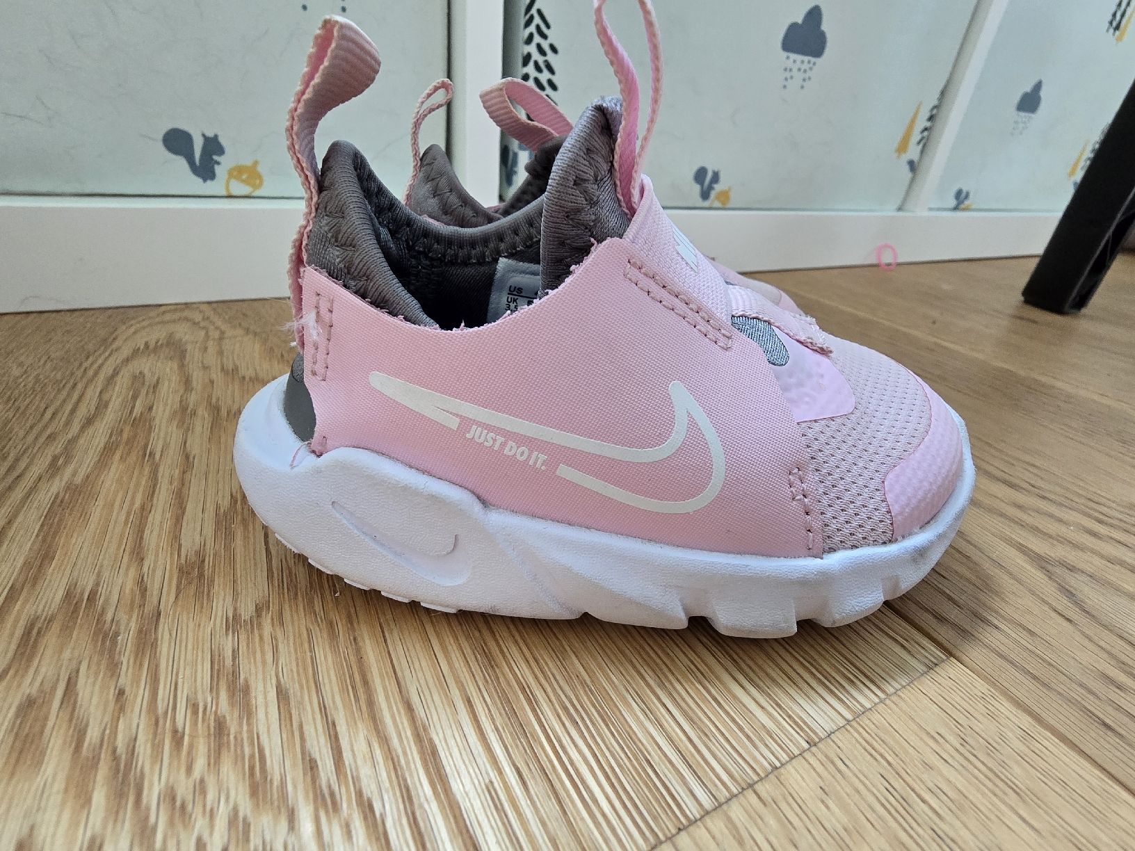 Nike Schuhe für Mädchen: Nike Babyschuhe Rosa Grösse 19.5 – Gebraucht aus Gommiswald von foundandreloved