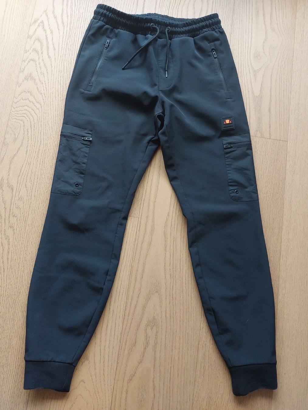 Ellesse Hosen: Pantalon Ellesse noir gr XS – Gebraucht aus Delémont von Petitlutin