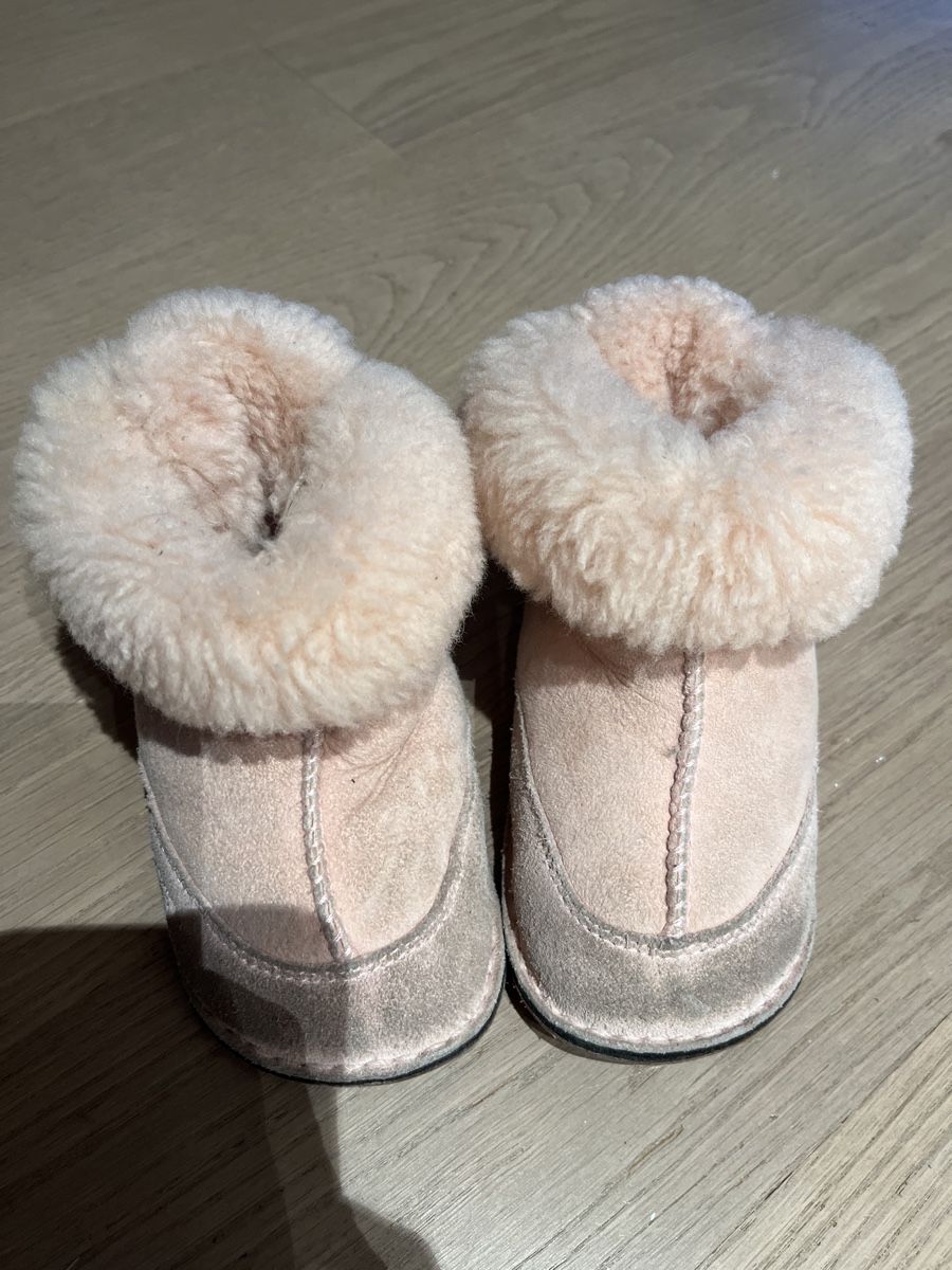 Ugg Schuhe für Mädchen: UGG Winter-Finken - Gr.23 – Gebraucht aus Brütten von Aerox82 1