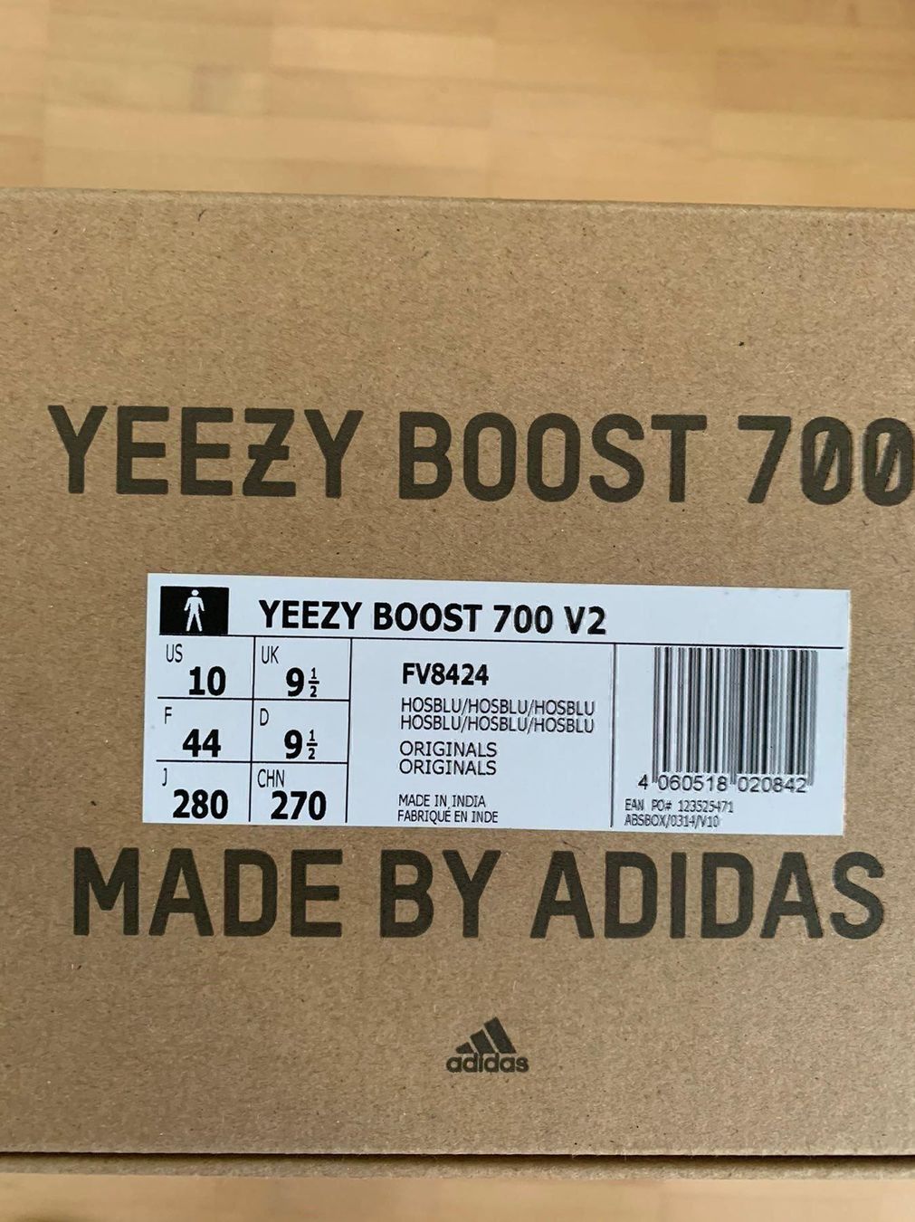 Herrenschuhe: Yeezy Boost 700 V2 Hospital Blue size 44 – Neu und originalverpackt aus Küsnacht ZH von Matrix1977 6