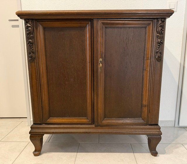 Cassettiere: Kommode rustikal dunkel massiv Holz – Usato da Jona venduto da Cleo125