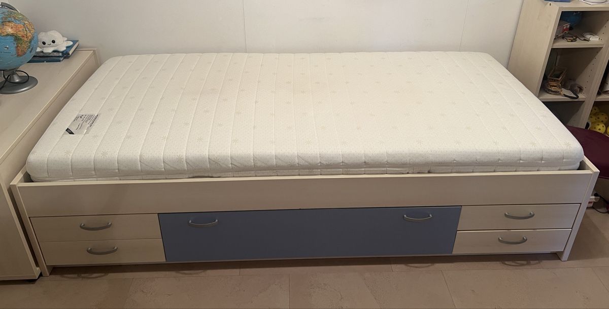 Lits: Jugendbett mit Kommode  – D'occasion à Büttikon AG par Jahacymipa.01