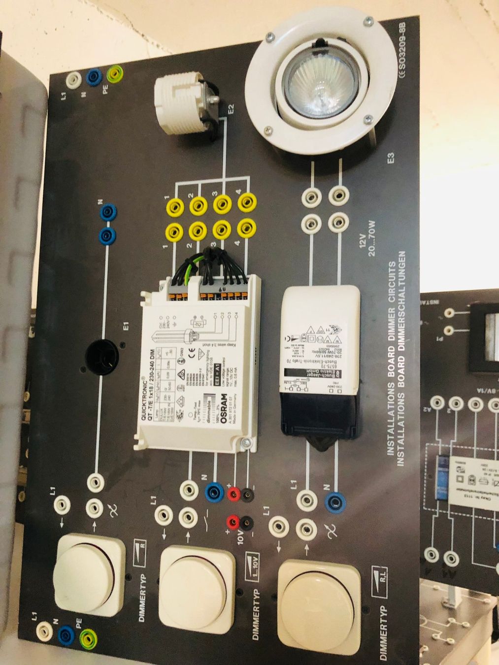 Alimentazione elettrica: Elektrotechnik Elektriker Lernmodule Demo-Objekte – Usato da Hinterkappelen venduto da atomschnee 1