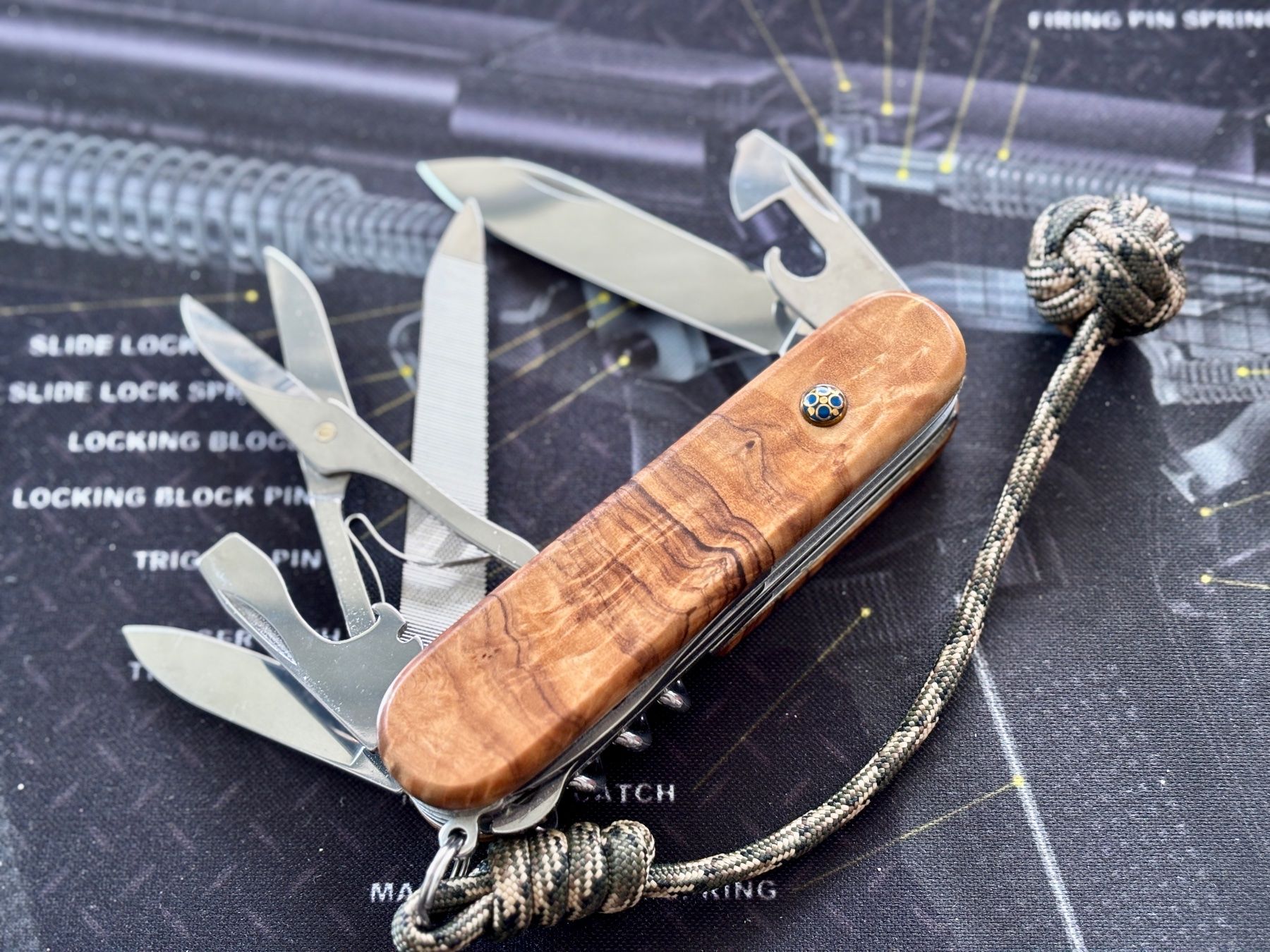 Victorinox Coltelli tascabile: Victorinox Mountaineer Olivenholz – Nuovo (secondo la descrizione) da Frauenkappelen venduto da Doc_Snyder