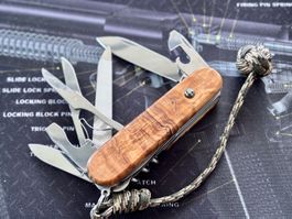 Victorinox Mountaineer Olivenholz