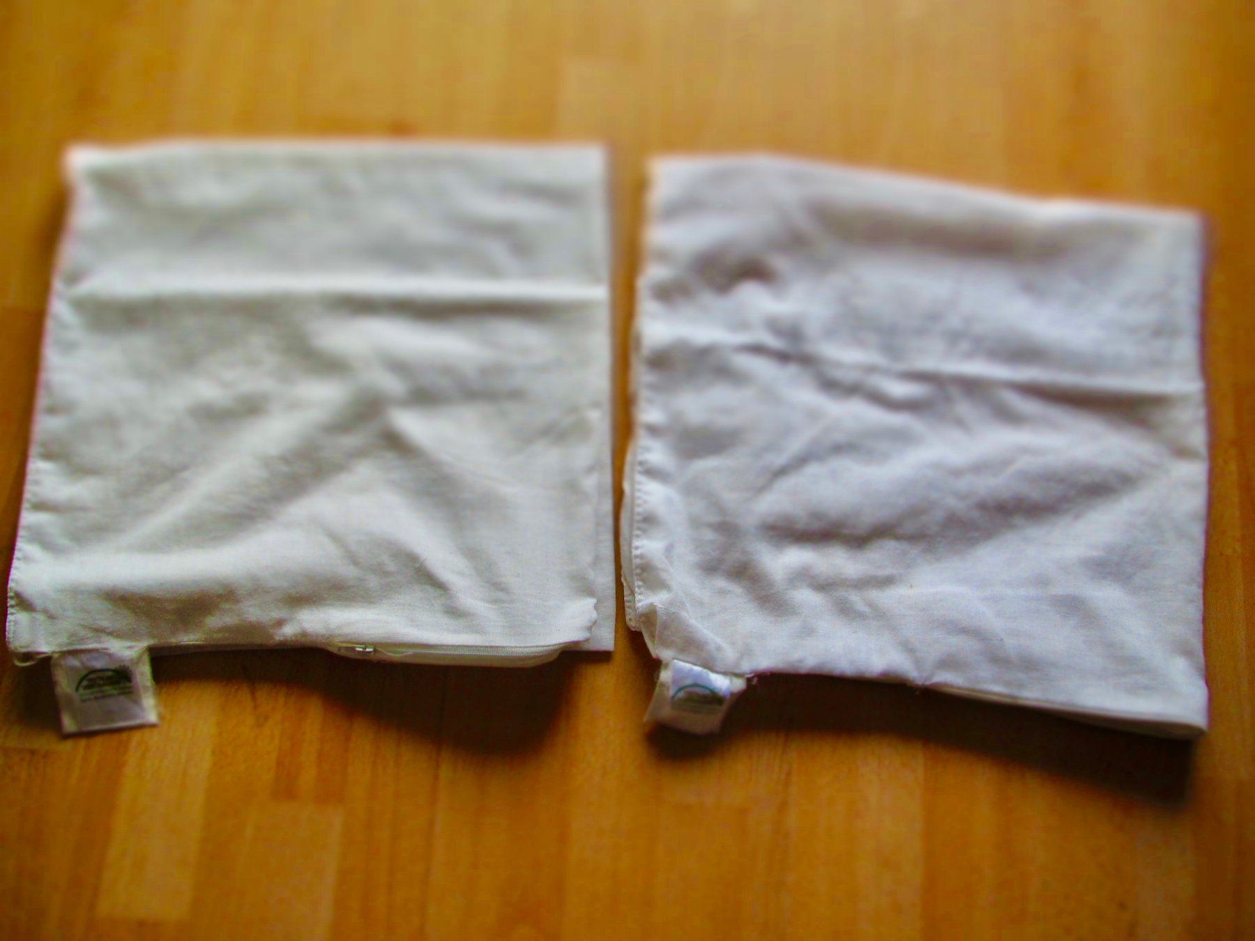 Biancheria da letto: 4 HOUSSES DE PROTECTION POUR COUSSIN – Usato da Murten venduto da Selliot 2