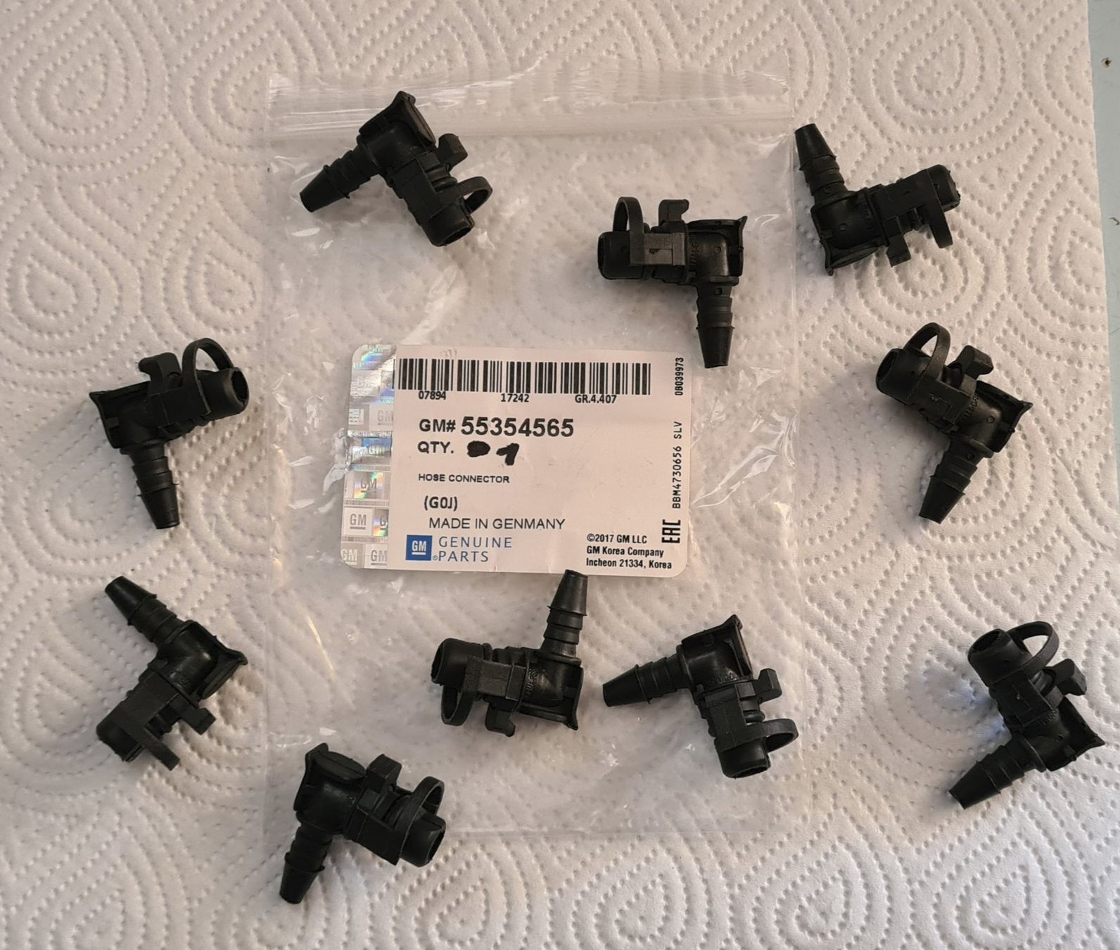 Tutti pezzi di ricambio auto: ***** OPEL GM Vent Hose Connector 55354565 – Nuovo e nell'imballaggio originale da Villaz-St-Pierre venduto da Ubid 2
