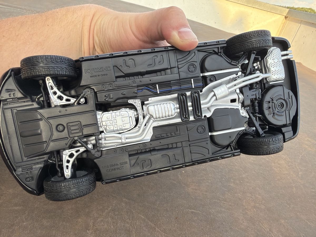 Kyosho Modellini d'auto: BMW 325ti Compact - 1/18 - Kyosho – Usato da Wolfwil venduto da Rolex1 8