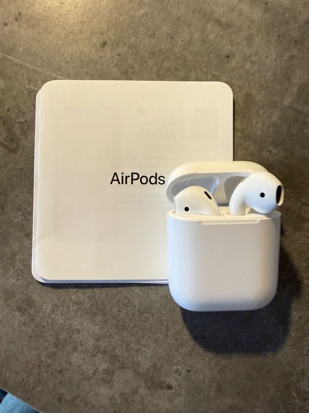 Apple Casques audio: AirPods – Neuf avec emballage d'origine à Neuhaus SG par gmuermaxa