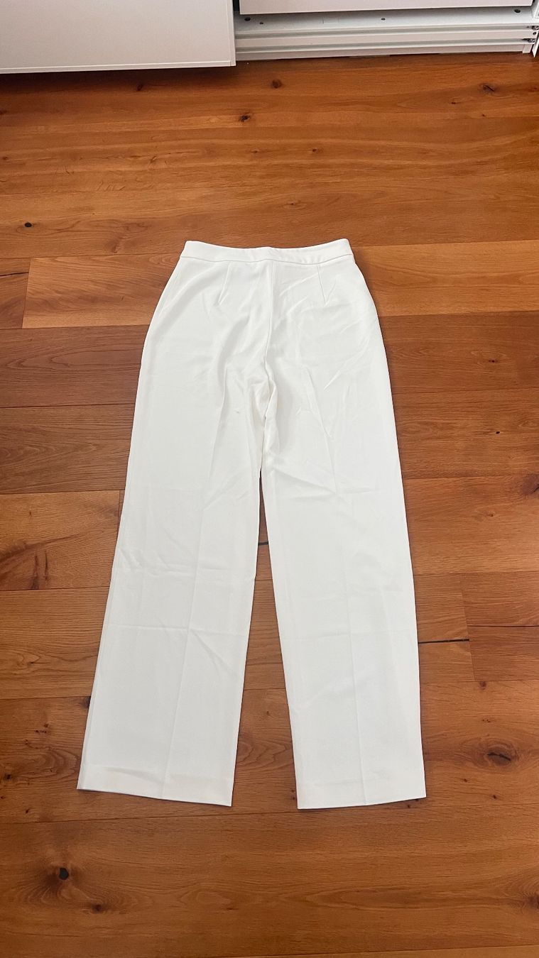 Pantaloni: weisse Stoffhose H&M – Usato da Geroldswil venduto da neva.yael 1