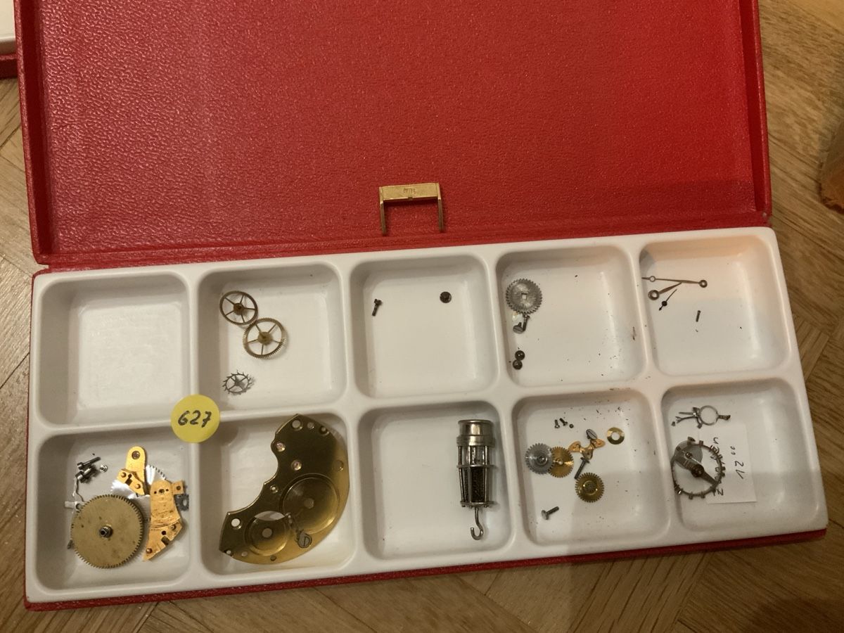 Orologi: Kiste mit diversen Uhren, Armbänder, Teile – Difettoso da Oberengstringen venduto da krumpaszky 6