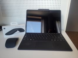 Microsoft Surface Pro 8 + Mouse Arc et chargeur, super état