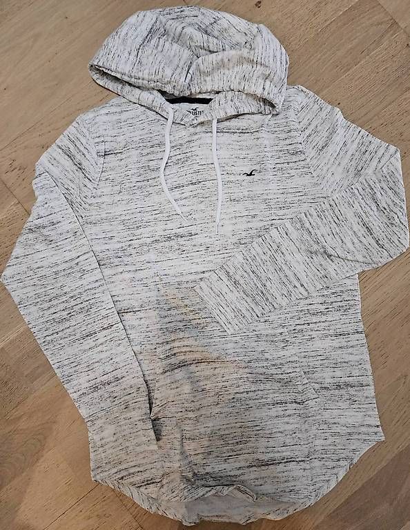 Hollister Lotti di vestiti: Pull et t-shirt Hollister – Usato da Founex venduto da Ana_2412 1